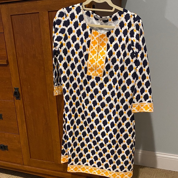 Elegant Long Sleeve Dress with Navy and Yellow Pattern - Picture 1 of 1